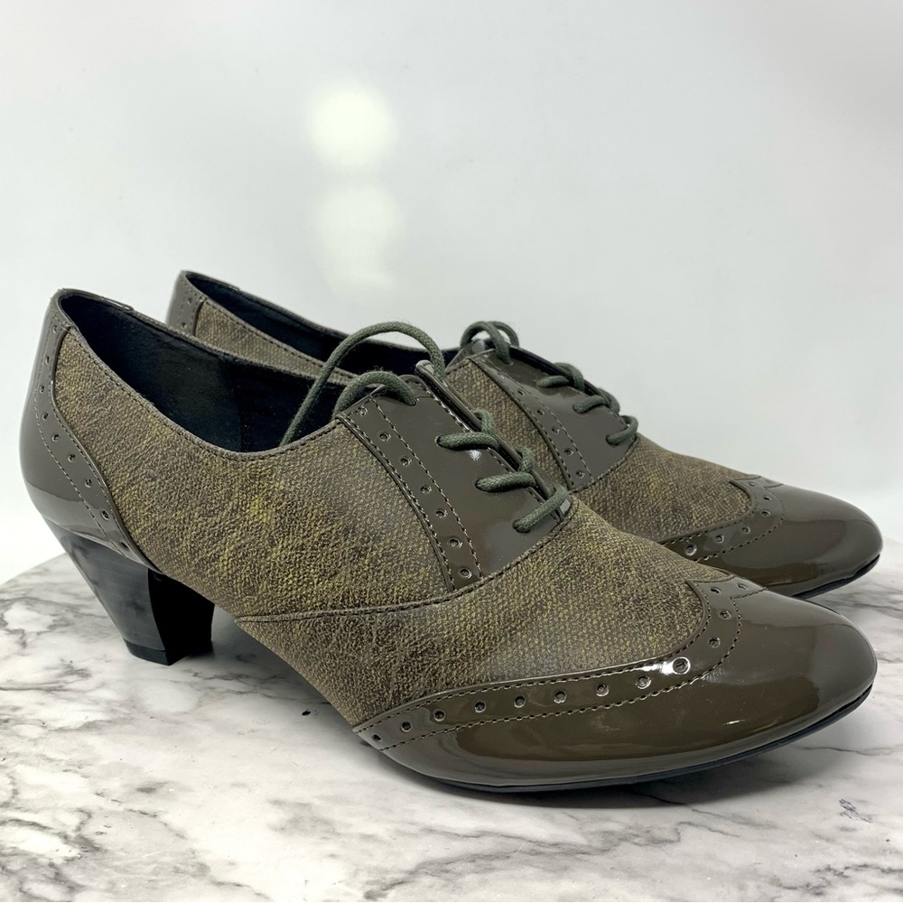 Hush Puppies Soft Style Gianna Wingtip Lace Up Oxford Pumps Olive 9.5 Academia